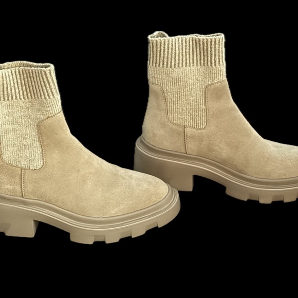 Sanctuary Beige Ribbed Ankle Lug Sole Booties - Picture 1 of 5